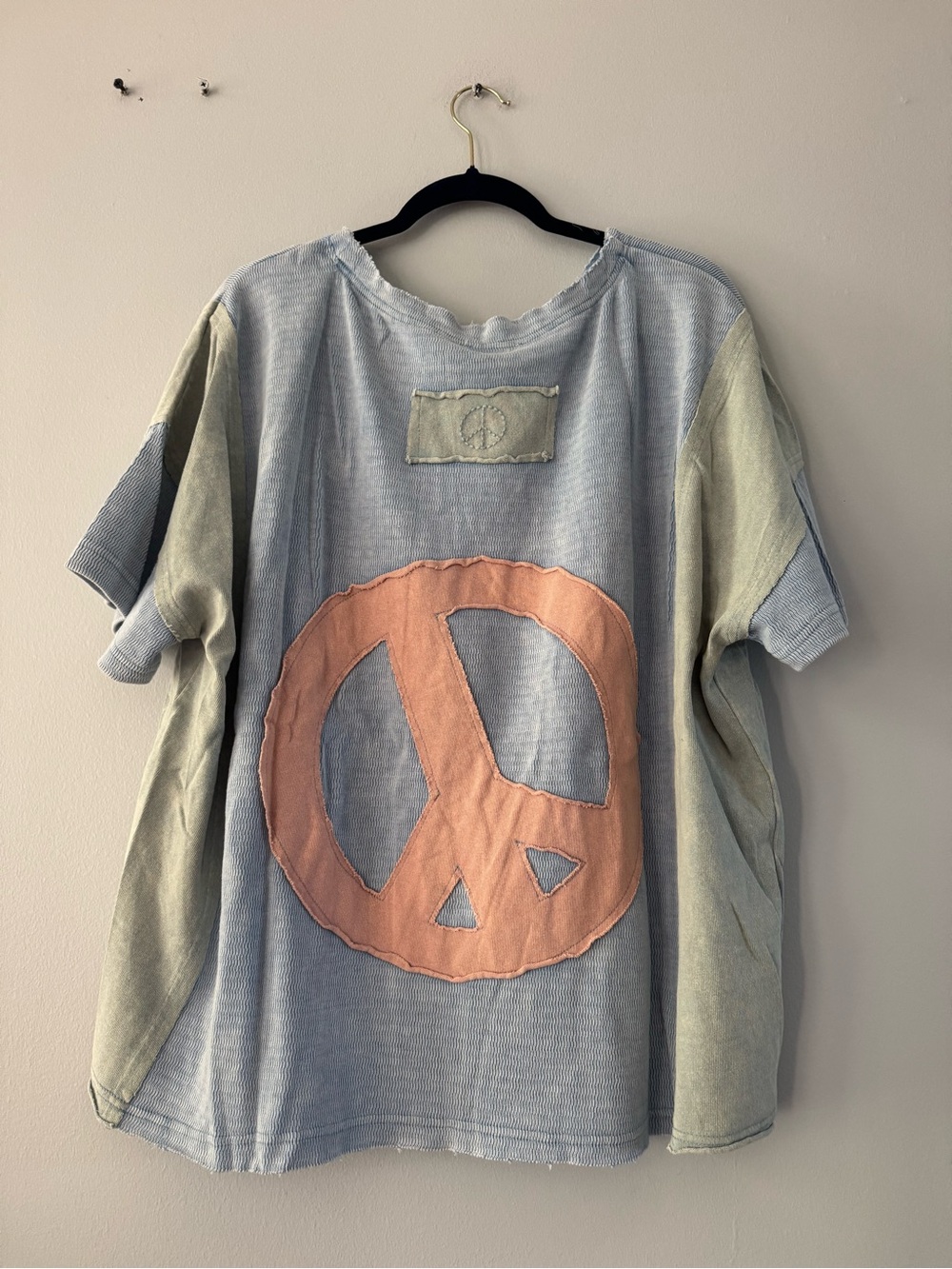 BNWT BLue Velvet PEACE Colorblock Oversized Top with Pink Pocket